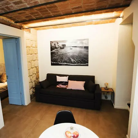 Home Suite Home Apartment *